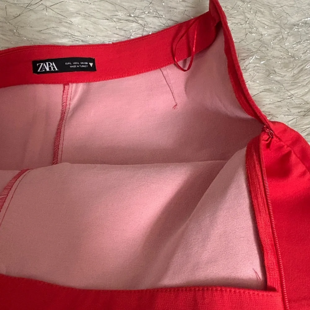 Zara Red Skirt Shorts with detail on the lower part of the Front Size USA L EURL